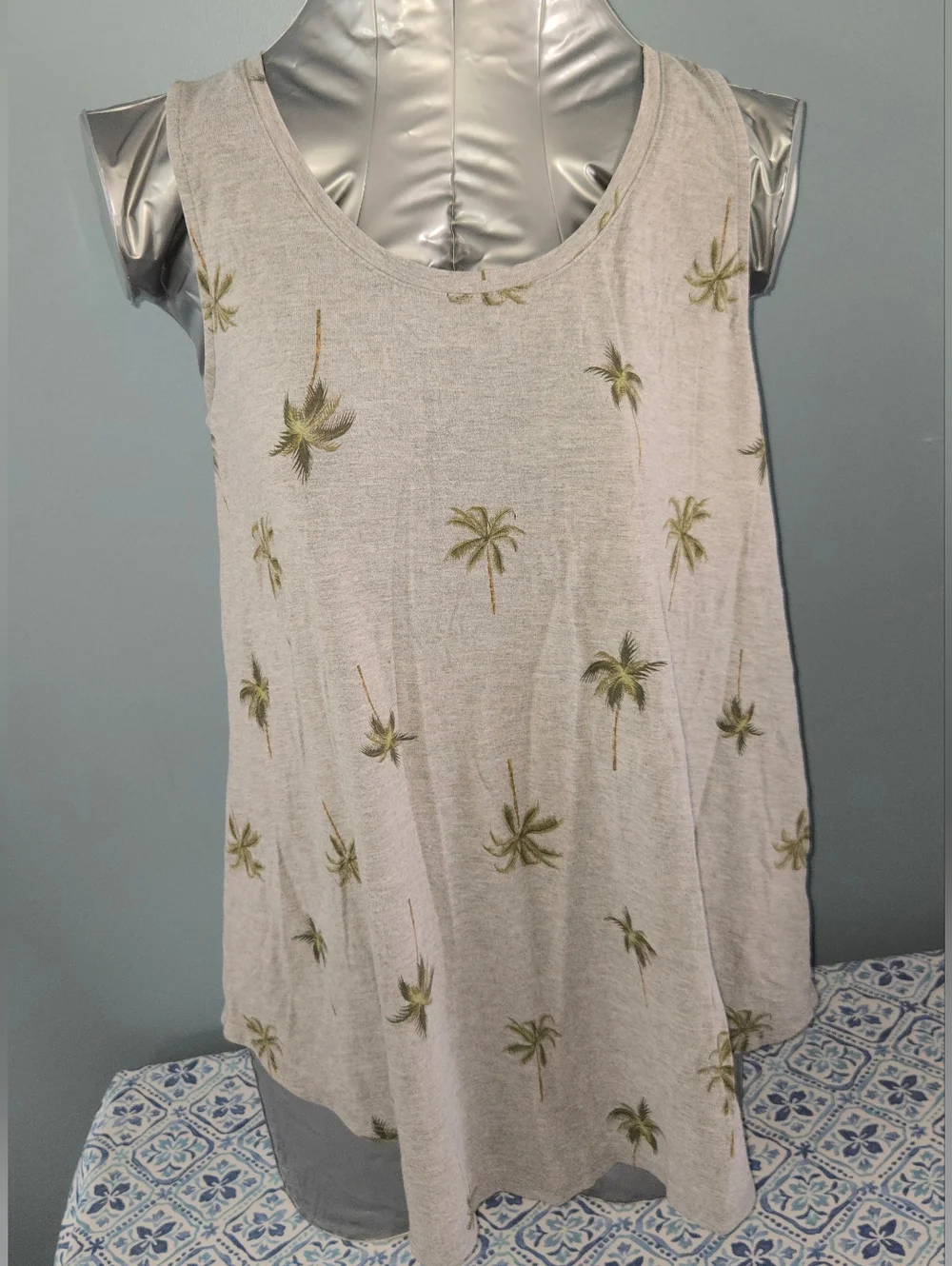 Palm Tree-Print Scoop Neck Flowy Tank Small Old Navy Luxe - Picture 1 of 2
